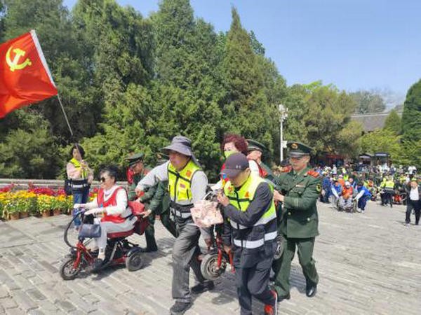 秦皇岛市举办第九届“圆肢残人登长城之梦”活动